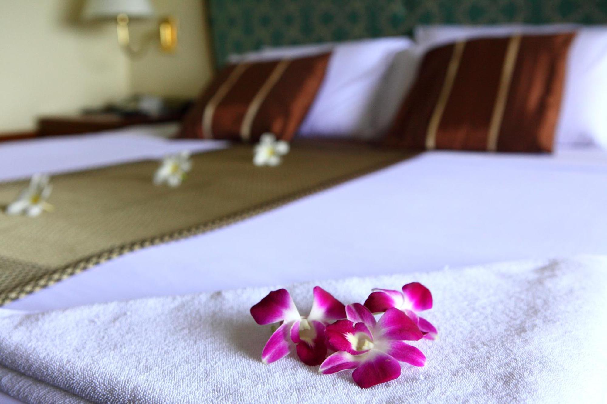 Wattana Park Hotel Trang Quarto foto